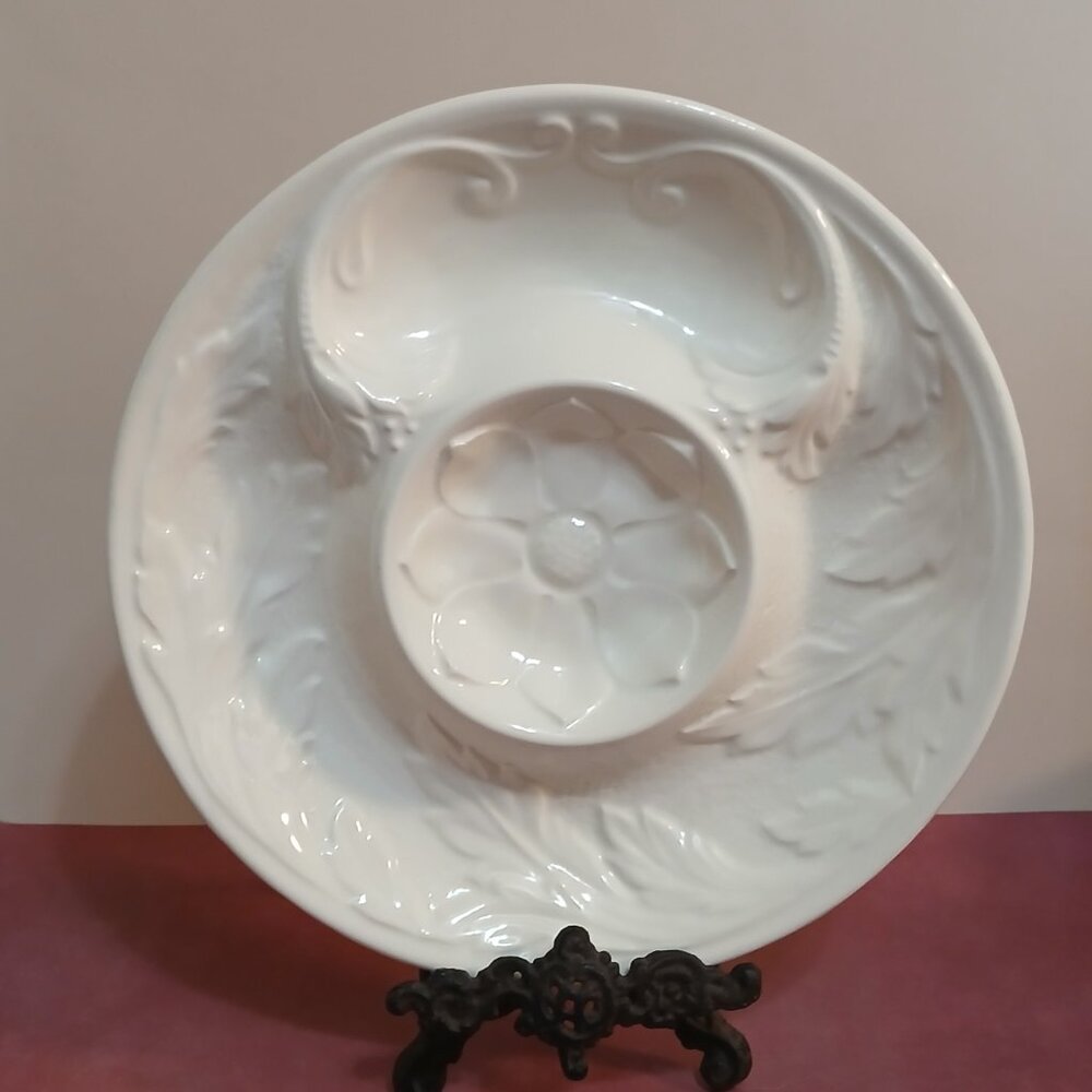 Set of 2 Vintage Embossed Botanical Design Artichoke Plates/Serving Plates - Picture 5 of 9